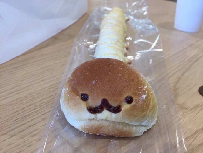 这个是现在日本小朋友之间最受欢迎的迷之生物面包
