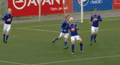  冰岛的足球队不仅会踢球，庆祝方式也脑洞大开