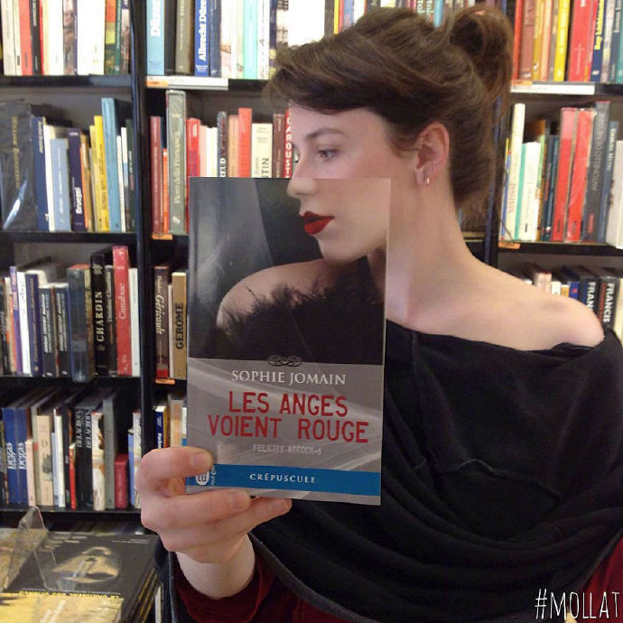 法国独立书店“Librairie Mollat”的店员们近乎完美的创意自拍照片创造了网络营销的奇迹，为他们的ins积累了超过60k的粉丝