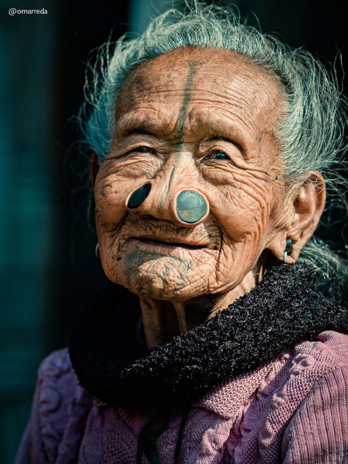 最后一代还在佩戴鼻栓的阿帕塔尼(Apatani)部落妇女